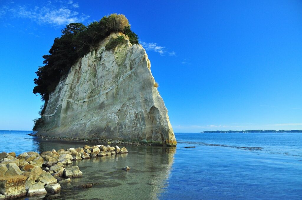 能登のシンボルでもある「見附島」