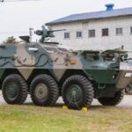展示される陸上自衛隊の82式指揮通信車