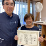 ８０２０表彰をされた患者様と院長森山