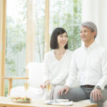 笑顔のシニア夫婦