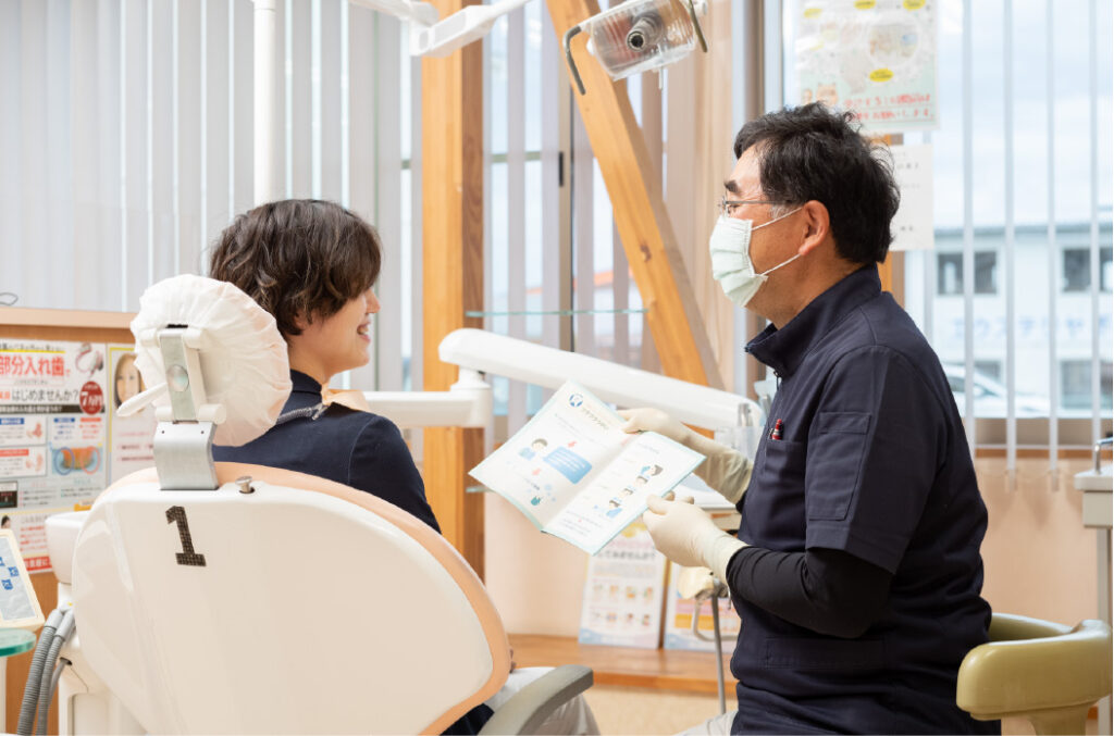 診療中の院長森山