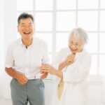 笑顔のシニア夫婦