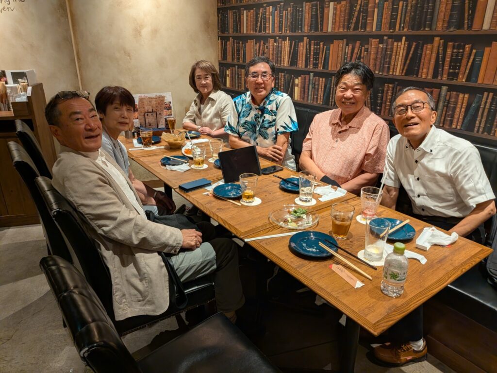 クラス会で2次会も楽しむ